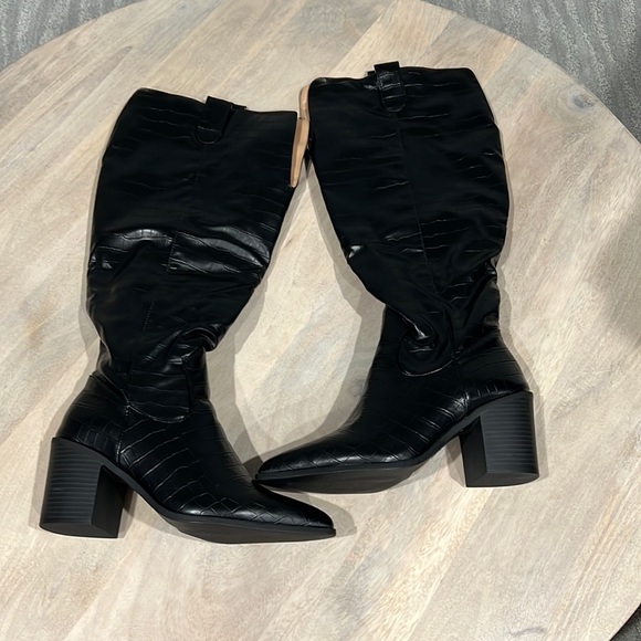 Journee Collection Therese Tru Comfort Foam™ Knee-High Wide-Calf Boots size 7.5. - Picture 2 of 5